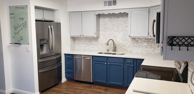 Building Photo - Trails at Scottsdale! Updated patio home with multiple patios