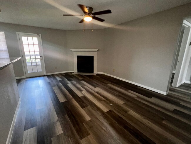 Building Photo - 3/2 Regency Gardens 1st Floor Condo with N...