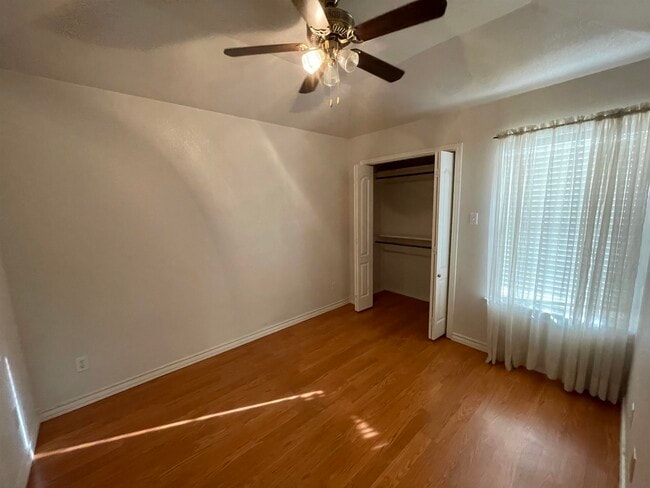 Building Photo - 1000 Ranchway Dr