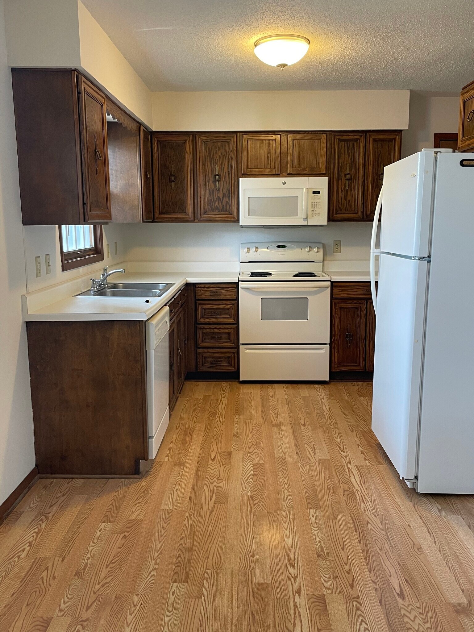 Kitchen - 103 W Golf Ave