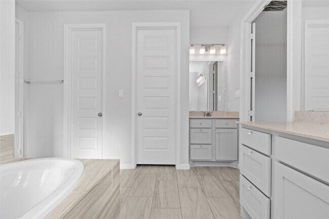 Building Photo - 5030 Morrison Dr