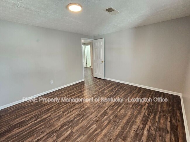 Building Photo - 427 Cardwell Ave