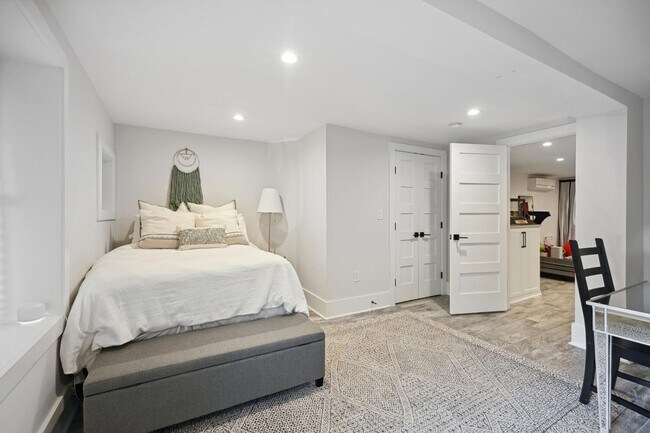 Building Photo - FURNISHED style in NoMA with Garage Parking