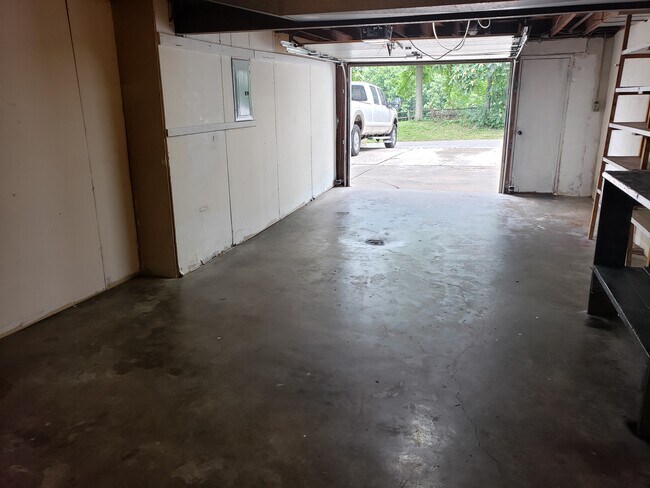 Building Photo - 411 W Linden Ave