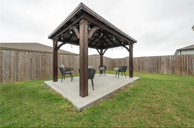 Building Photo - 3141 Piranha Dr