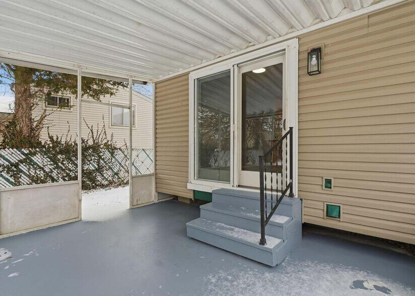 Building Photo - 2526 Queenswood Dr