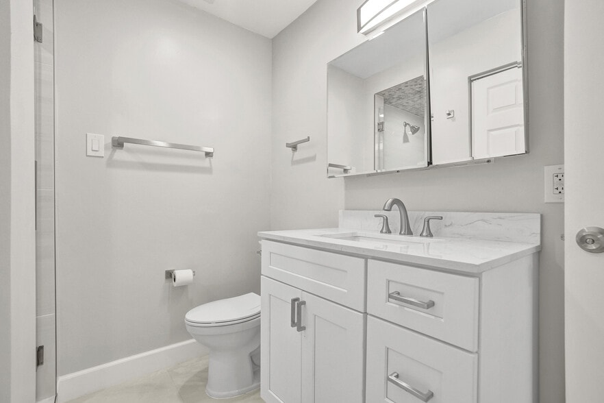 Building Photo - 960 SW 28th St