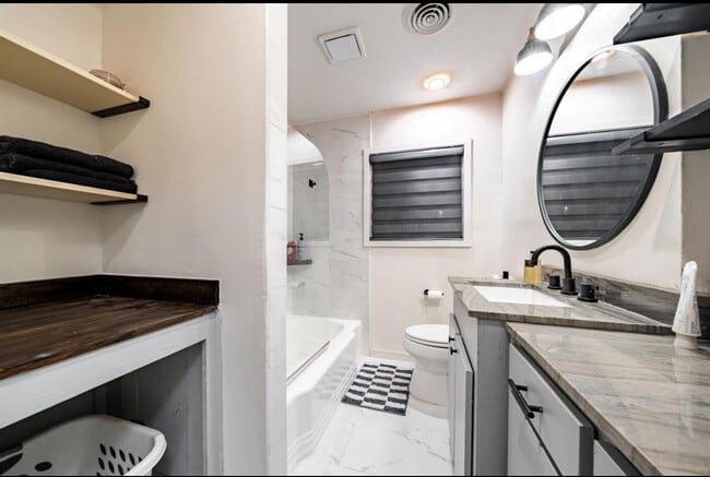 Building Photo - 10305 Bassoon Dr