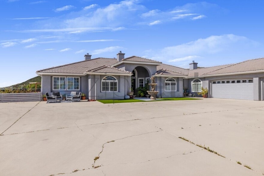 Building Photo - 47298 Twin Pines Rd