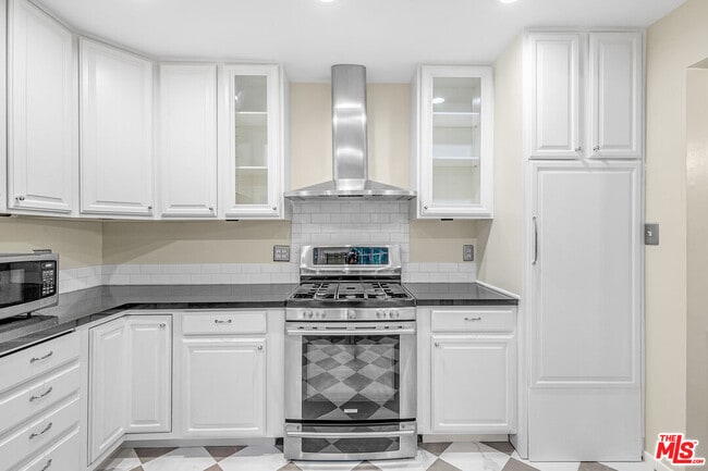 Building Photo - 6053 Scenic Ave