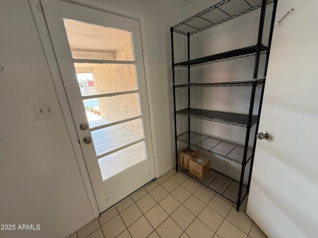 Building Photo - 2 bed, 1 bath Tempe Townhome