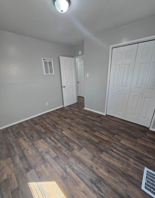 Building Photo - Large Three Bedroom with Bonus Room Single...