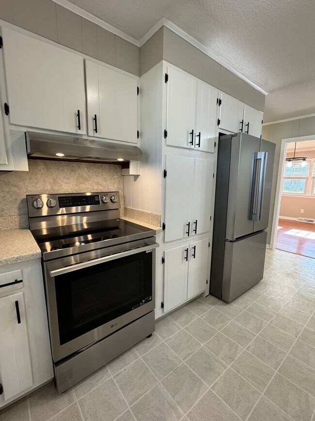 Building Photo - Darling on Deborah