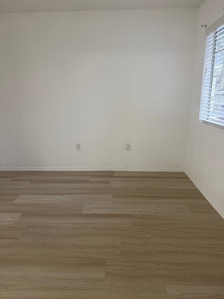 1 of the Room - 2915 N Texas St