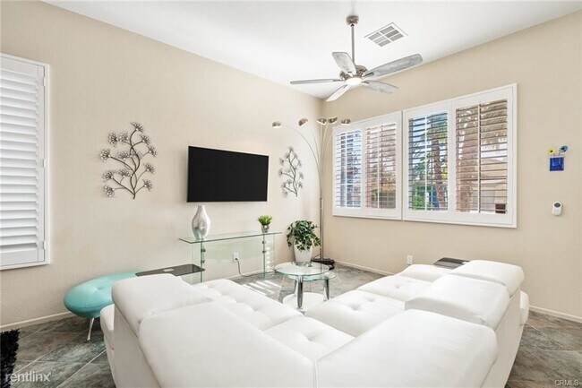 Building Photo - 4 br, 2.5 bath House - 3380 N Avenida San ...