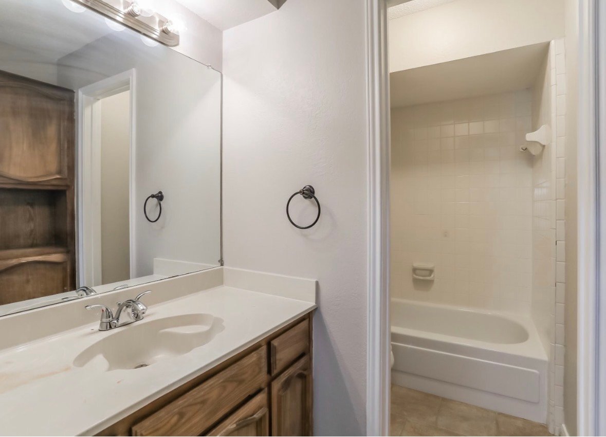 Building Photo - 203 Bowie St