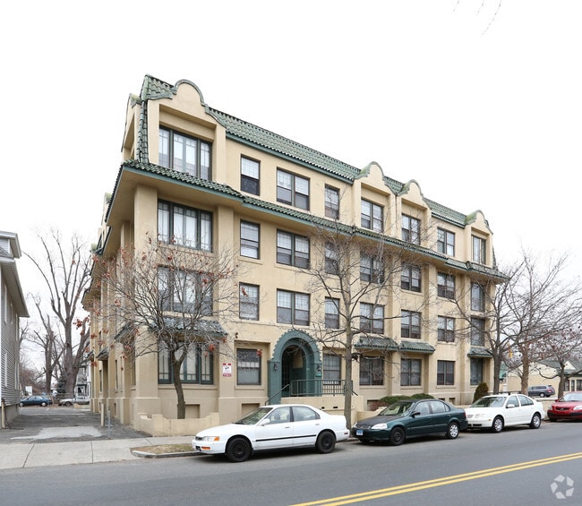 Building Photo - Kenwyn & Quadrangle Apartments