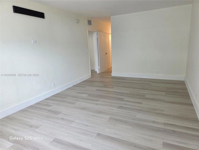 Building Photo - 3725 S Ocean Dr