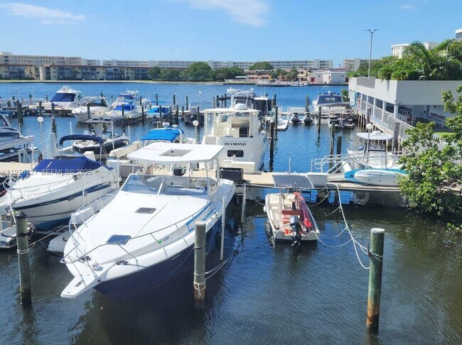 Building Photo - 18041 Biscayne Blvd