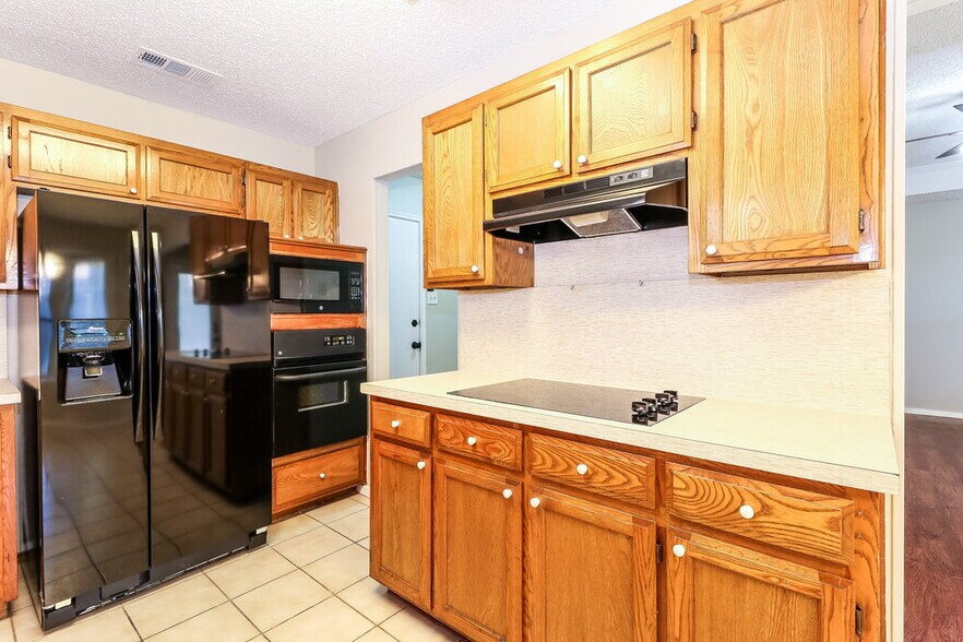 Building Photo - 6214 Lotus Dr