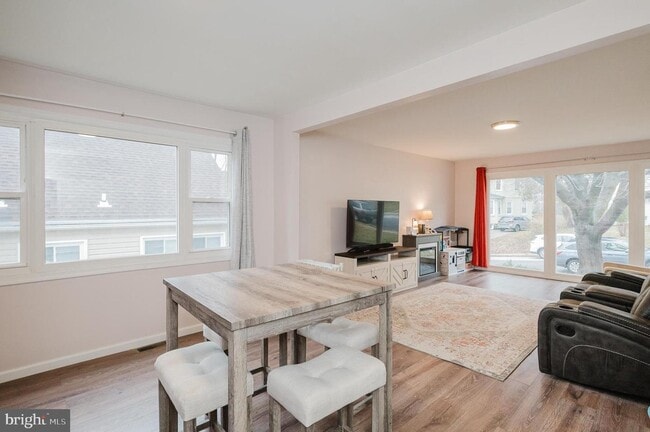 Building Photo - Single family house for rent in a fantastic location