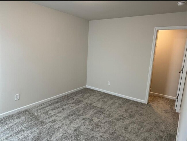 Building Photo - 3250 Westgate Park Dr