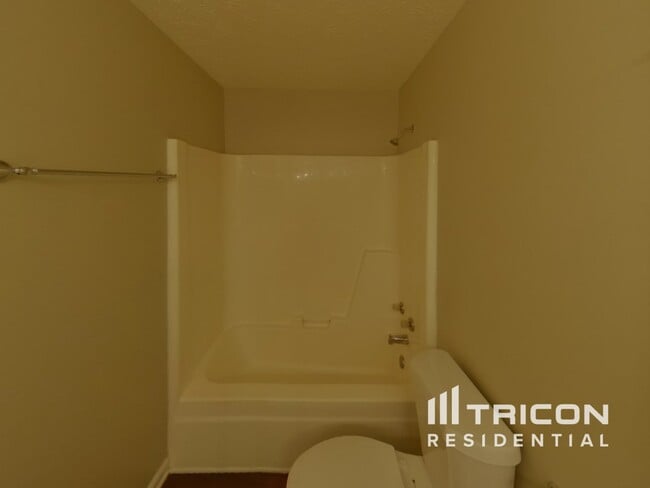 Building Photo - 1526 Amberwood Cir
