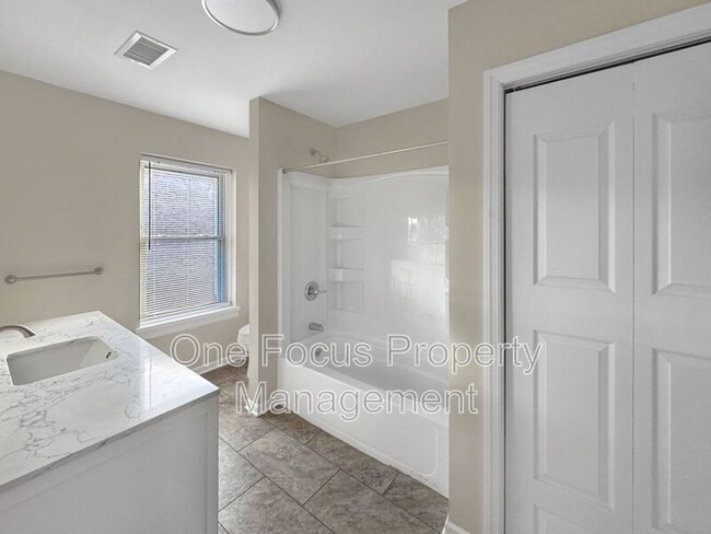 Building Photo - 414 W Fourth Street