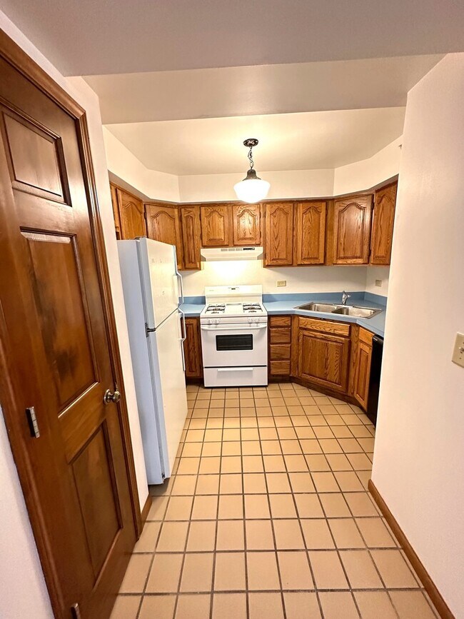 Building Photo - 730 N Seminary Ave