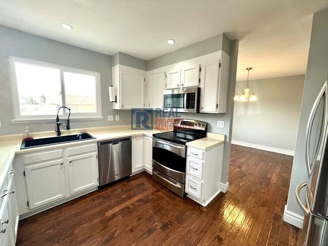 Building Photo - 3670 Gingham Way