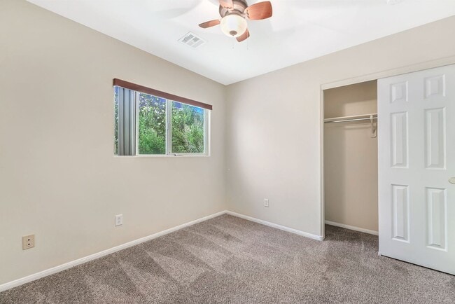 Building Photo - 3 BEDROOM SINGLE STORY IN HENDERSON!