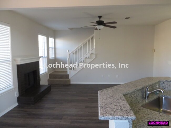 Building Photo - ****BEAUTIFUL HOME LOCATED IN THE SOUGHT O...