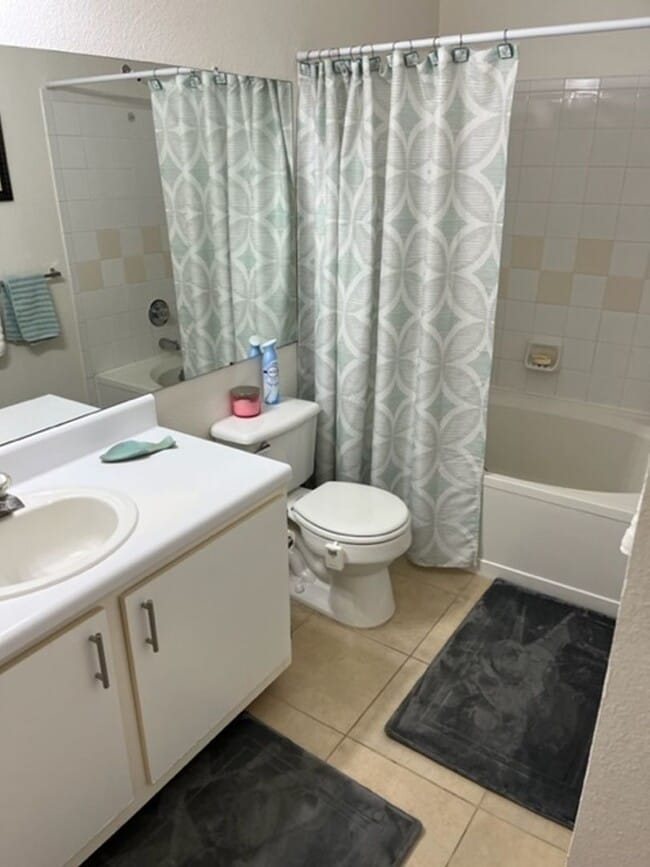 Building Photo - 1 Bedroom + Den Condo in Royal Greens at G...