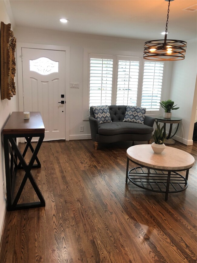 Building Photo - 1346 Chantilly Ln