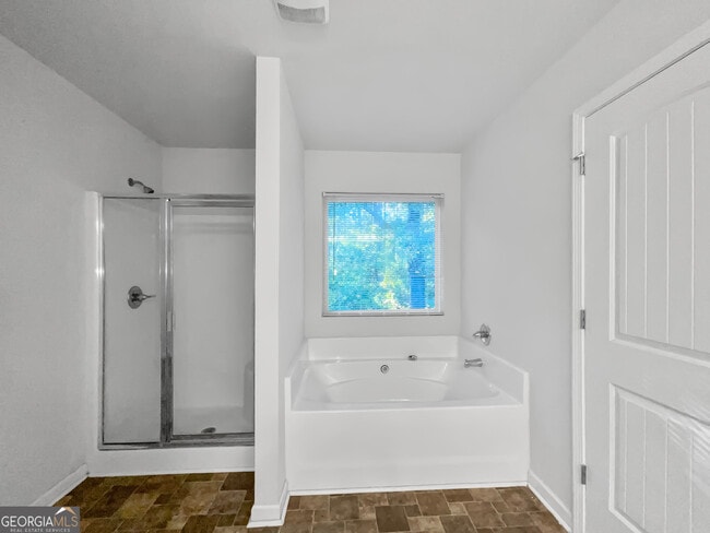 Building Photo - 202 Daisy Cir