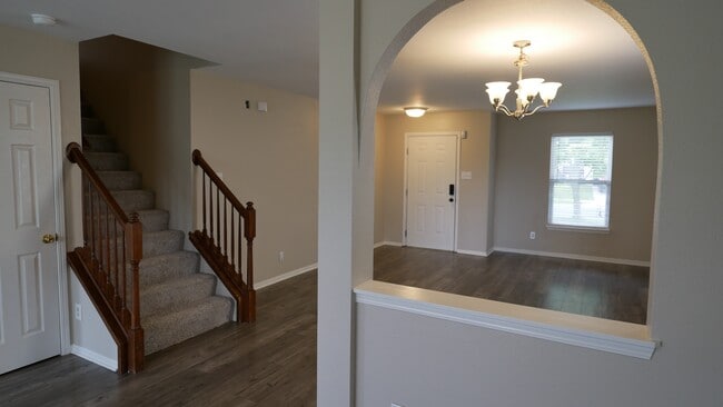 Building Photo - 898 Stonehurst Dr