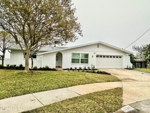 Building Photo - 1720 Poinciana Ct