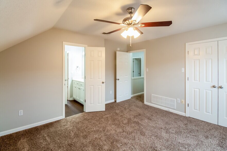 Building Photo - 5456 Pollard Dr
