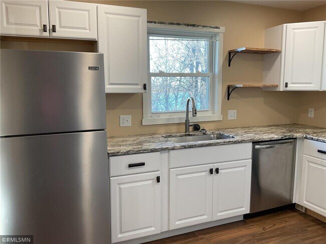 Building Photo - 28662 W Lake Dr