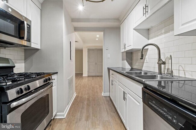 Building Photo - 2633 Adams Mill Rd NW