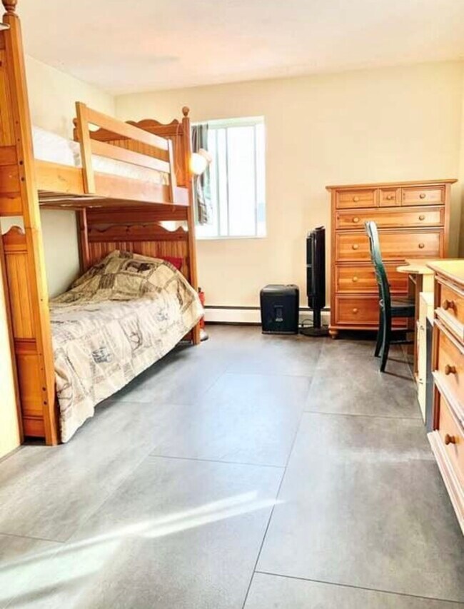 Building Photo - 124 Addison St