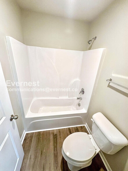 Building Photo - 130 Mandy Ln