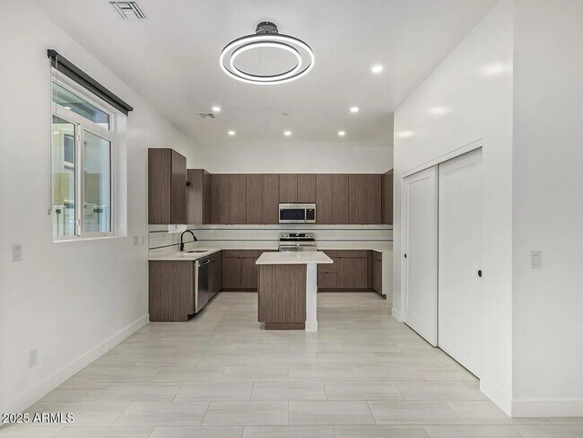 Building Photo - 3109 N 39th St