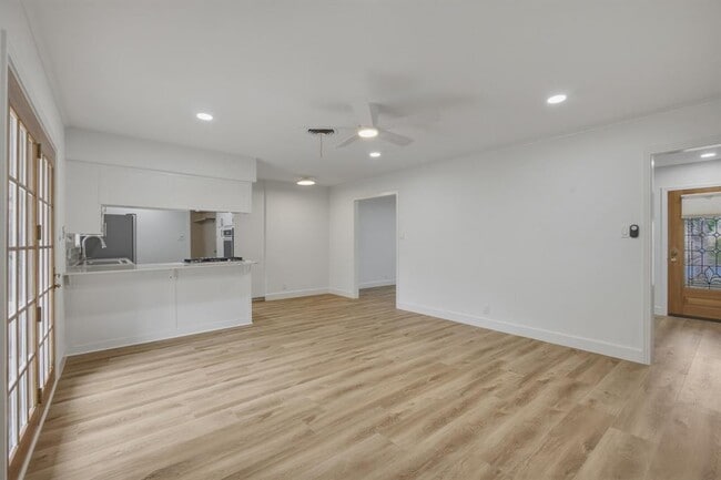 Building Photo - 1705 Elmhurst Dr