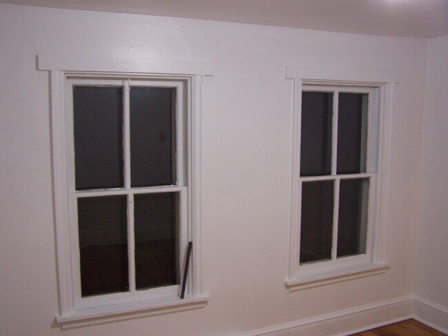 Building Photo - 160 E Penn St