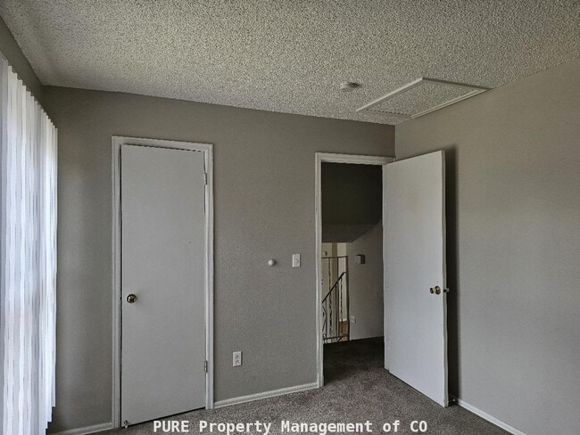 Building Photo - Tri-level home with central air and 1-car garage