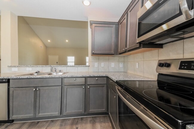 Building Photo - 2609 Hutchins Dr