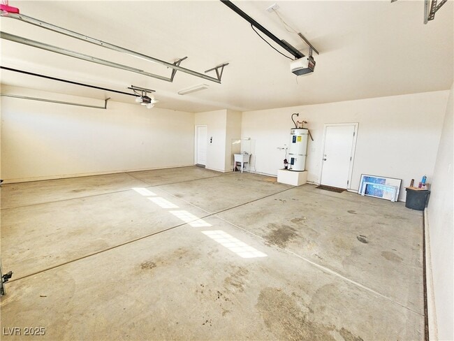 Building Photo - 3580 Prairie Ave