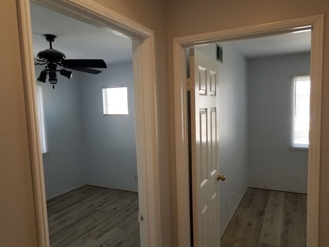Building Photo - Nicely Renovated Home in Gated Community -...