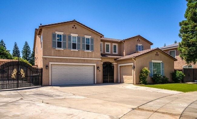 Building Photo - Perfect 6/3 Clovis Home for Large Family!